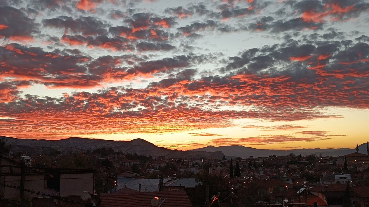 Gökyüzünde kızıl şölen