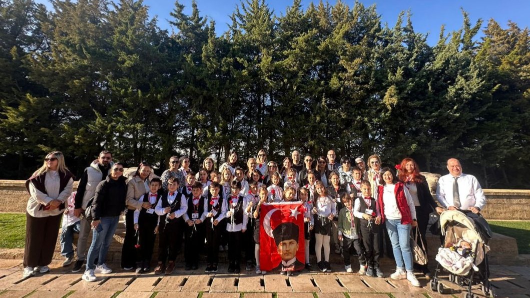 İlkokul öğrencileri, Anıtkabir&#039;de Ata&#039;yı andı