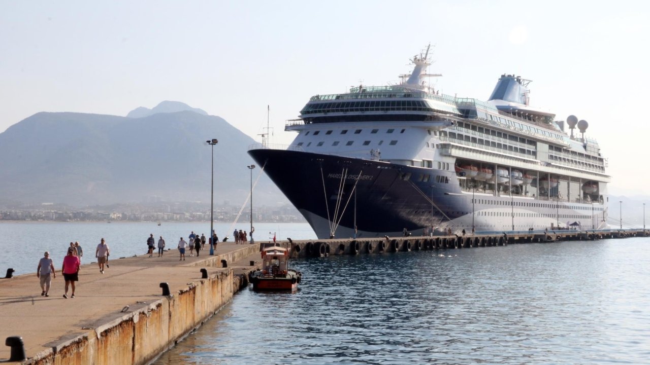 İngiliz turistler kruvaziyerle Alanya&#039;da