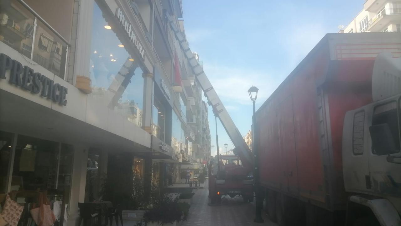 Işıklar Caddesi’nde güvenliksiz ev taşıma