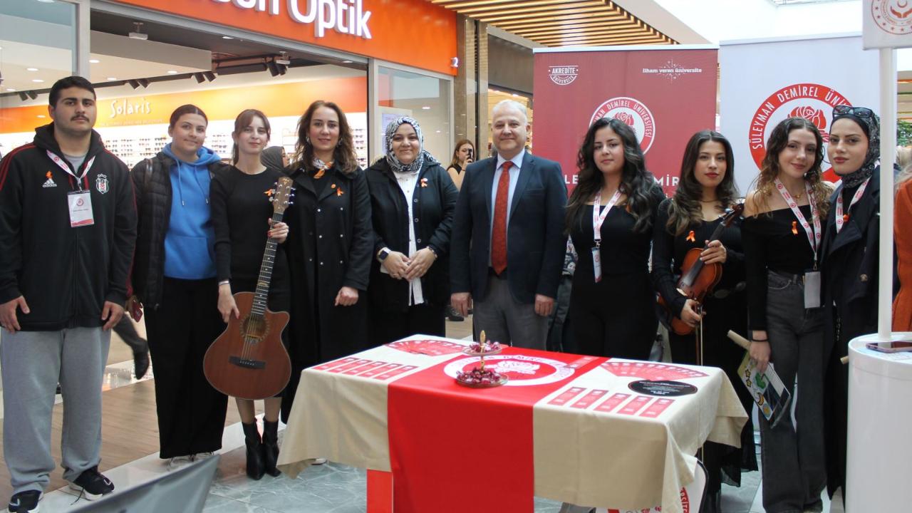 Isparta’da &quot;Kadına Yönelik Şiddetle Uluslararası Mücadele Günü&quot; için stant açıldı