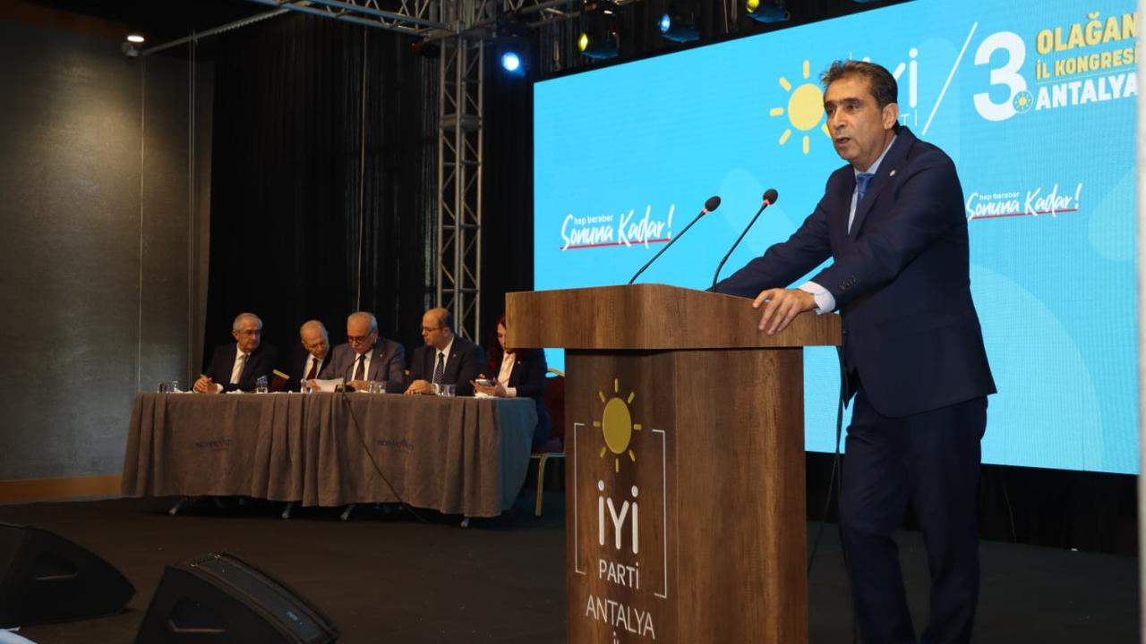 İYİ Parti Antalya İl Başkanı Ali Adnan Kaya güven tazeledi