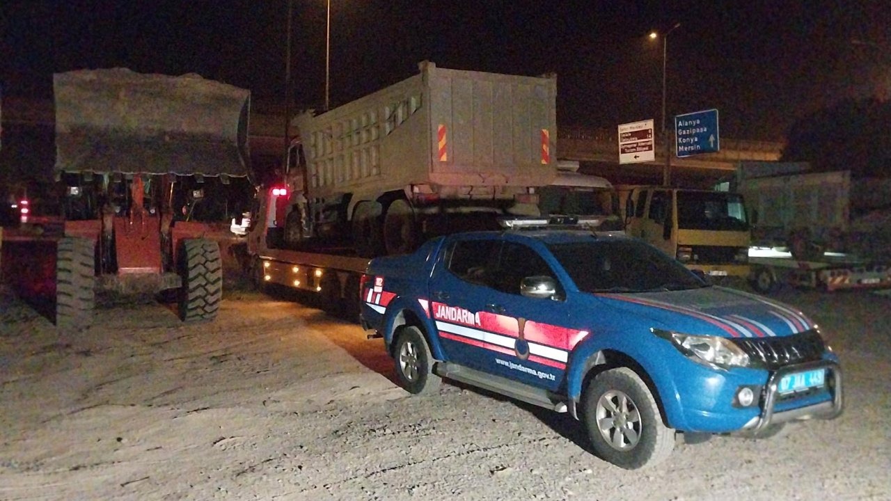 Jandarmadan kum hırsızlarına operasyon