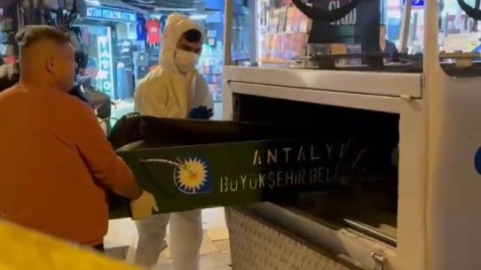 Kapı açılınca çürümüş ceset bulundu