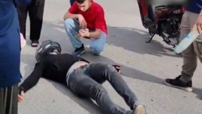 Kazada yaralandı, çarpıştığı aracın sürücüsü ve çocuğunun korktuğunu görünce kendi acısını bir kenara attı