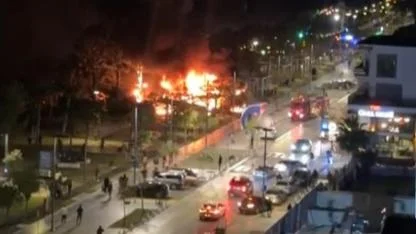 Konyaaltı Sahilinde yangın!