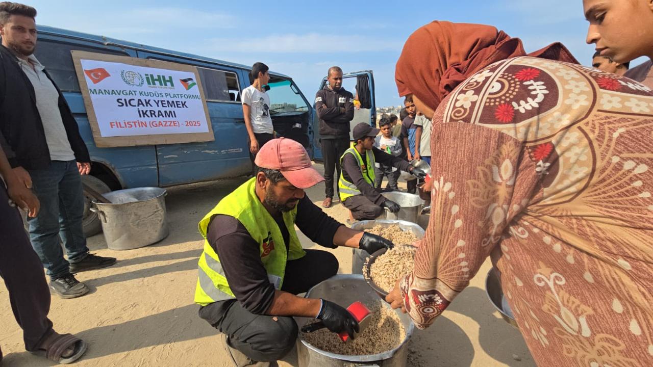 Manavgat’ta Gazze için büyük dayanışma! Hayır çarşısında rekor destek