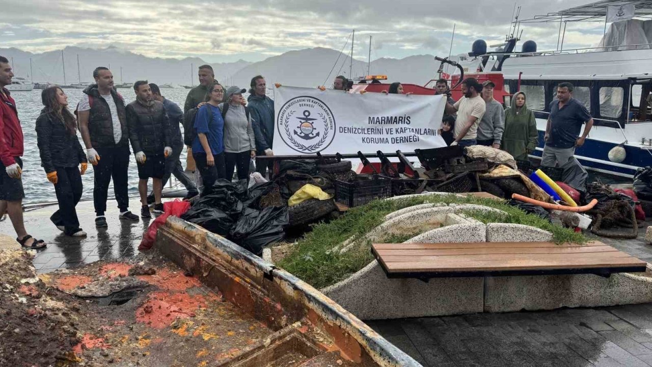 Marmaris’te sezon sonu deniz dibi temizliğinde çıkanlar şaşırttı