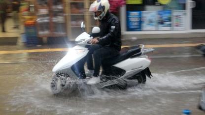 Menteşe’de şiddetli yağmur ve dolu etkili oluyor
