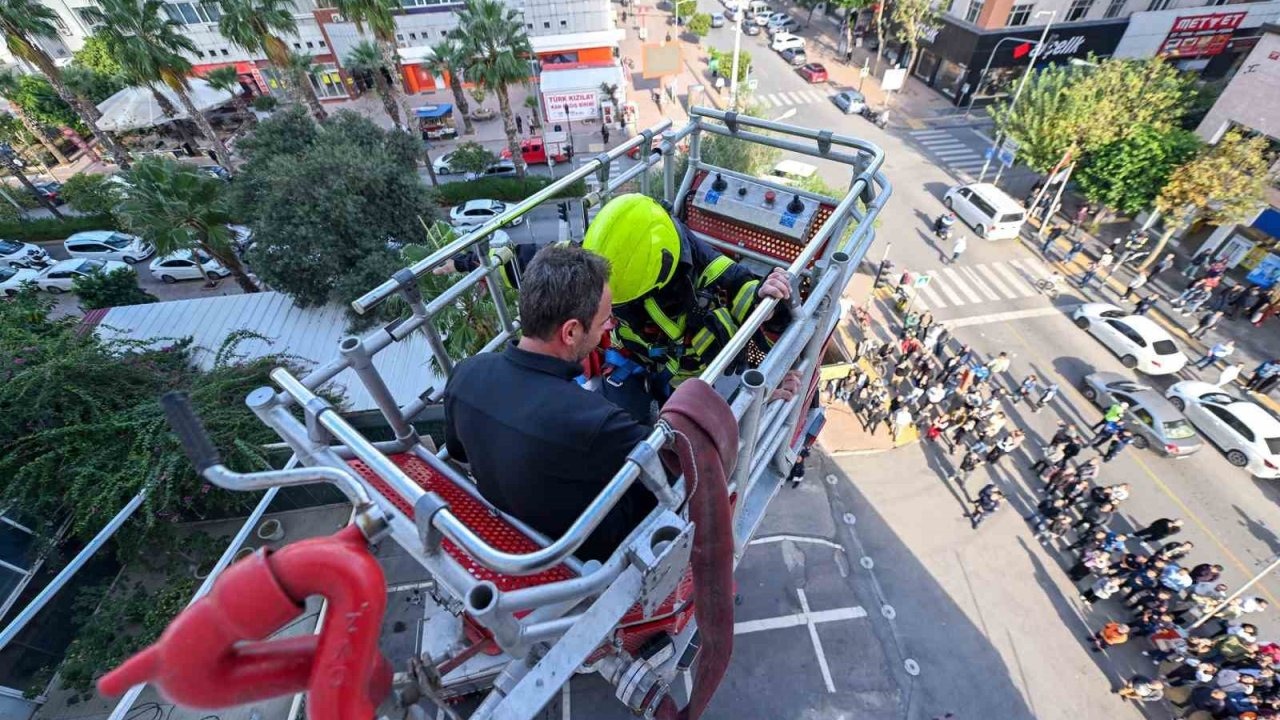 Mersin’de iş merkezinde yangın ve kurtarma tatbikatı yapıldı