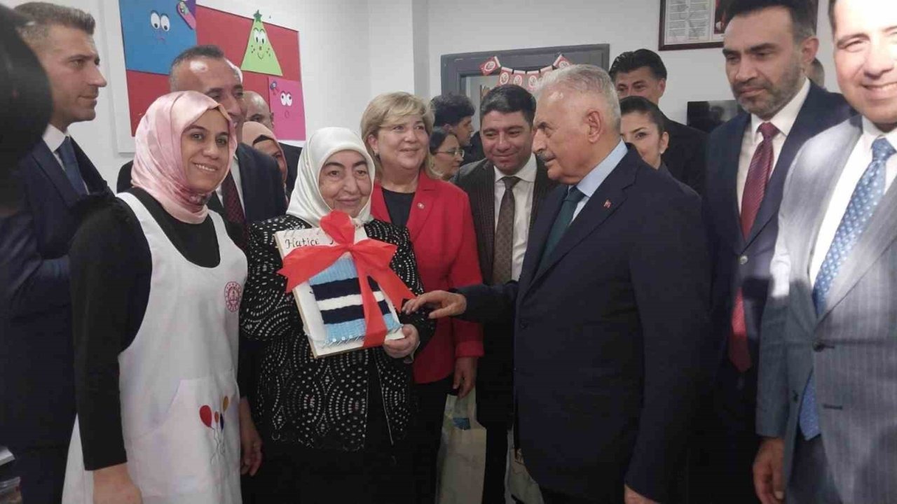 Mersin’de &quot;Kızılay Anaokulu&quot; Binali Yıldırım’ın katıldığı törenle hizmete açıldı