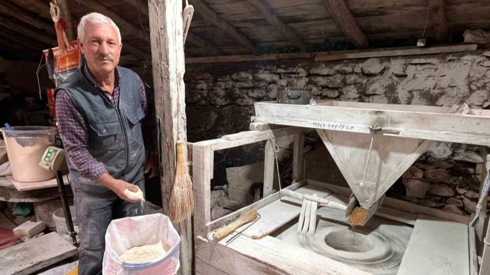 Muğla’da 300 yıllık su değirmeni hala çarklarını döndürüyor