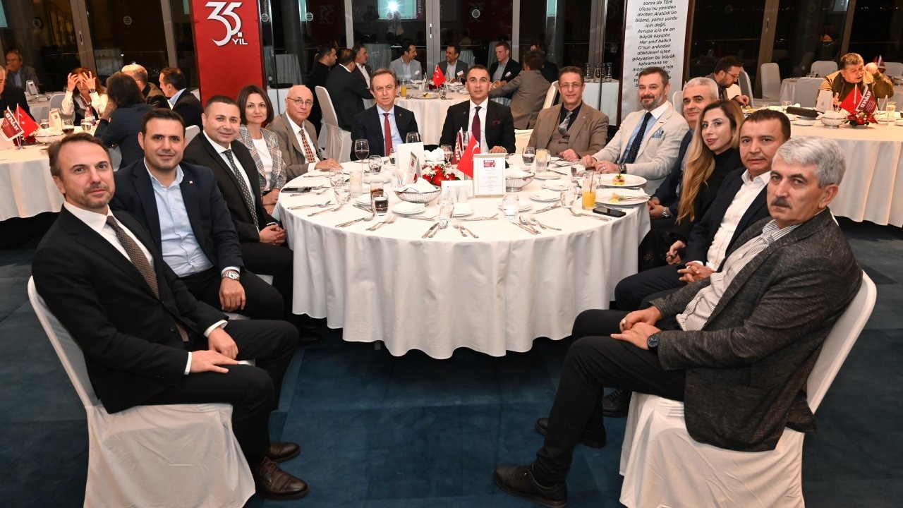 Özbek: Atatürk&#039;ün çizdiği yol, geleceğin pusulasıdır