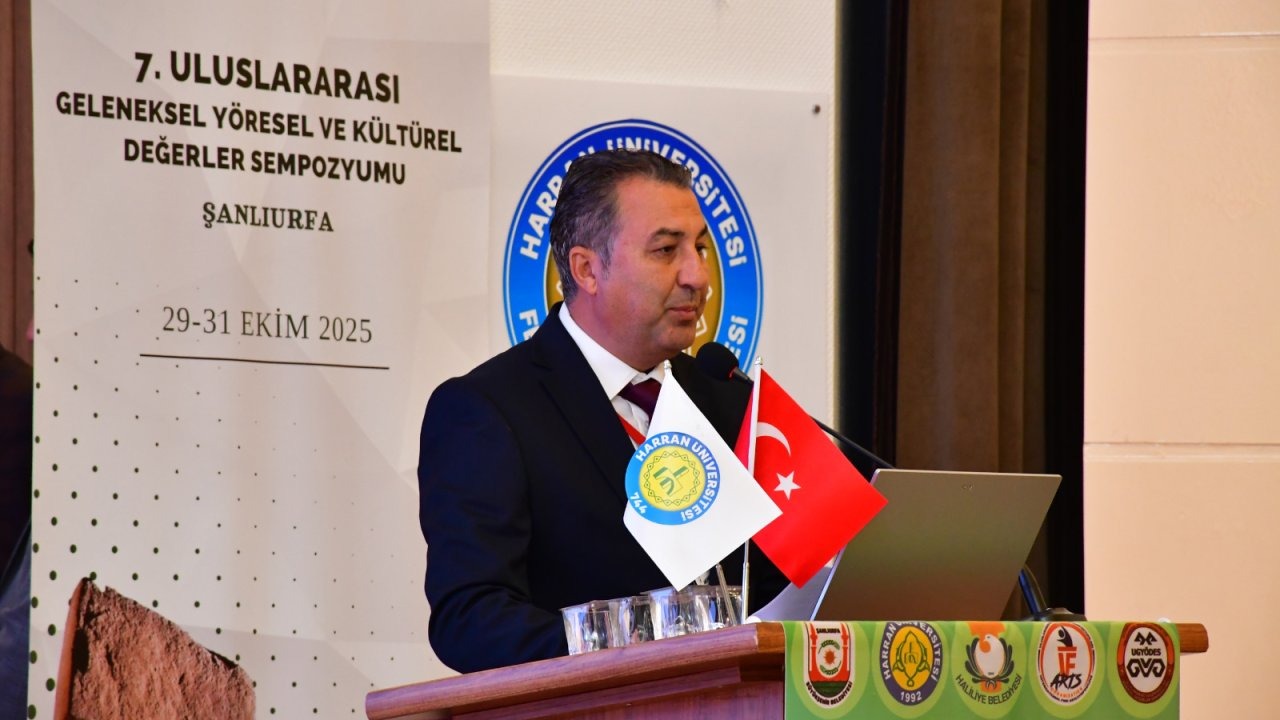 Prof. Dr. Eroğlu&#039;na Türk Kültür ve Sanatına Katkı Ödülü