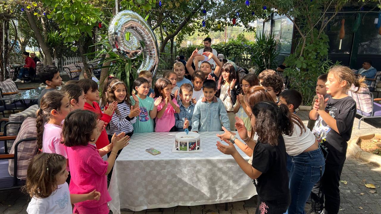 Ramazan Aras Sözer yeni yaşını PS 5 temalı pastayla kutladı