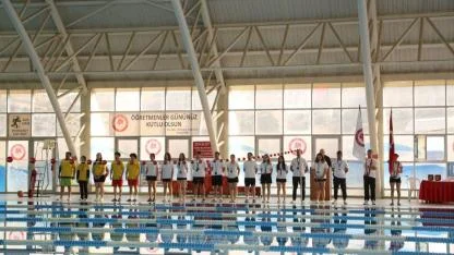 SDÜ'de akademik personelin katılımıyla yüzme yarışı yapıldı