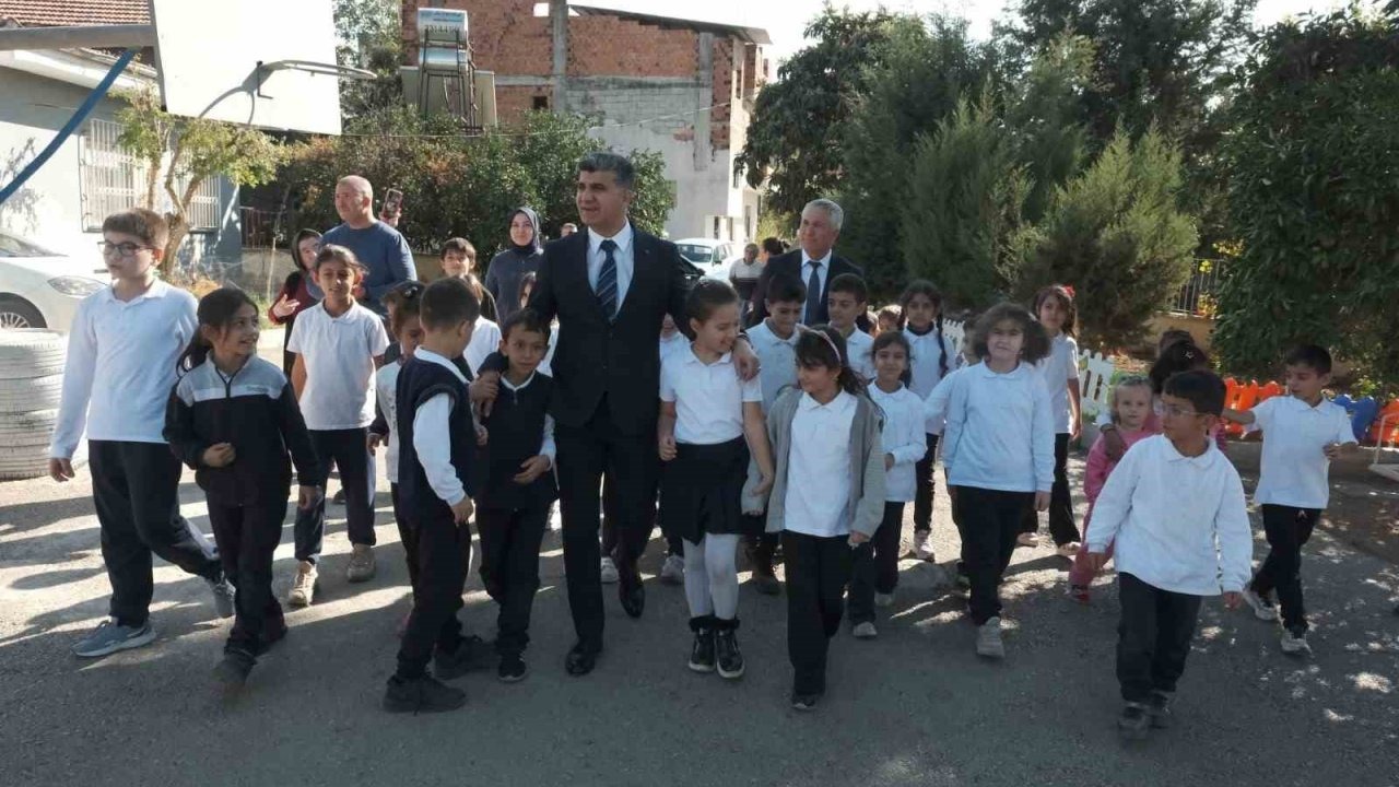 Şener: &quot;Çocuklarımızın en iyi şartlarda eğitim alması için çalışıyoruz&quot;