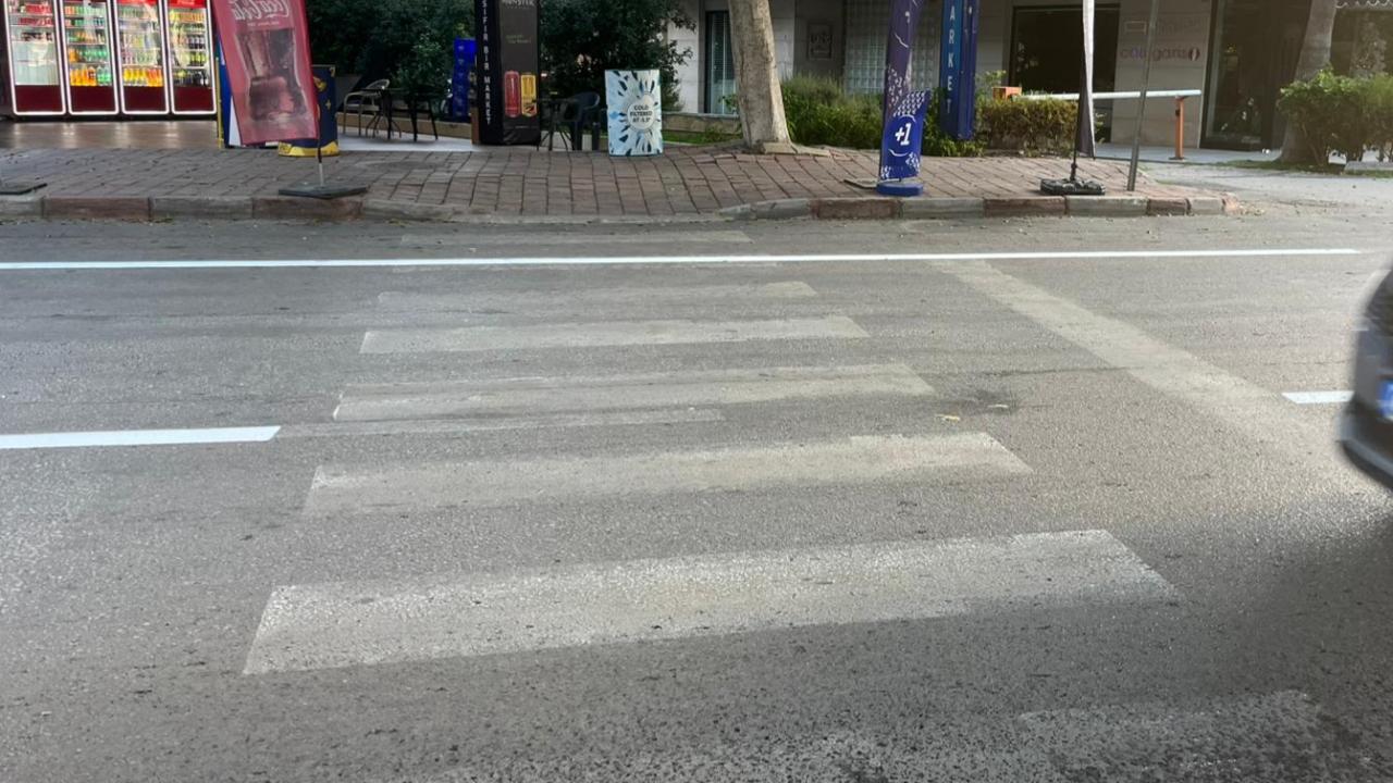 Sürücüler yaya geçitlerini fark etmiyor