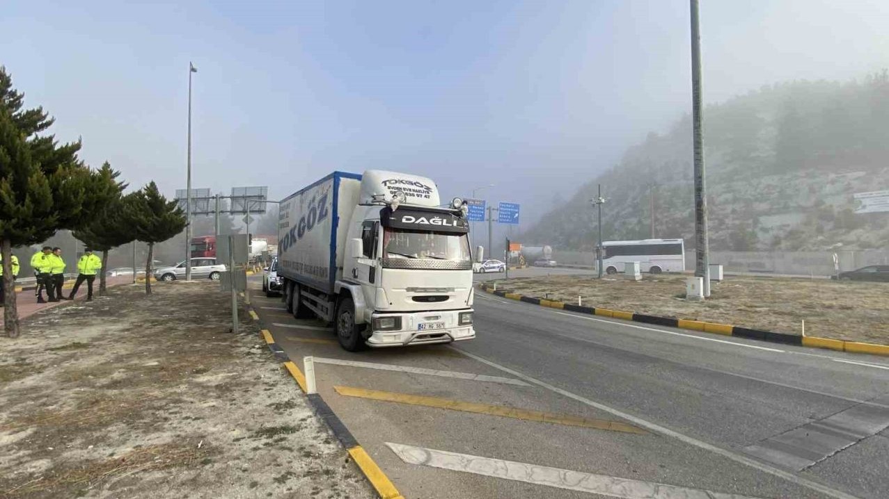 Ters şeritten giderken otomobile çarpıp kaçan sürücü, yakalanınca gazetecilere sitem etti