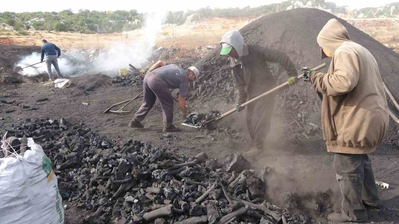 Torosların eteğinde zorlu ’kömür’ mesaisi