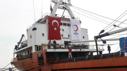 Türk Kızılayın Gazze için hazırladığı 18. "İyilik Gemisi" Mersin Limanı'ndan uğurlandı