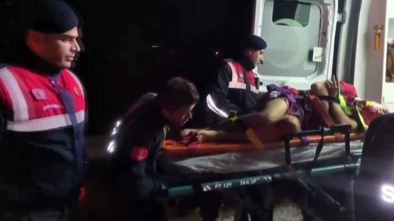 Uçurumdan düşüp mahsur kalan 2 kişi kurtarıldı