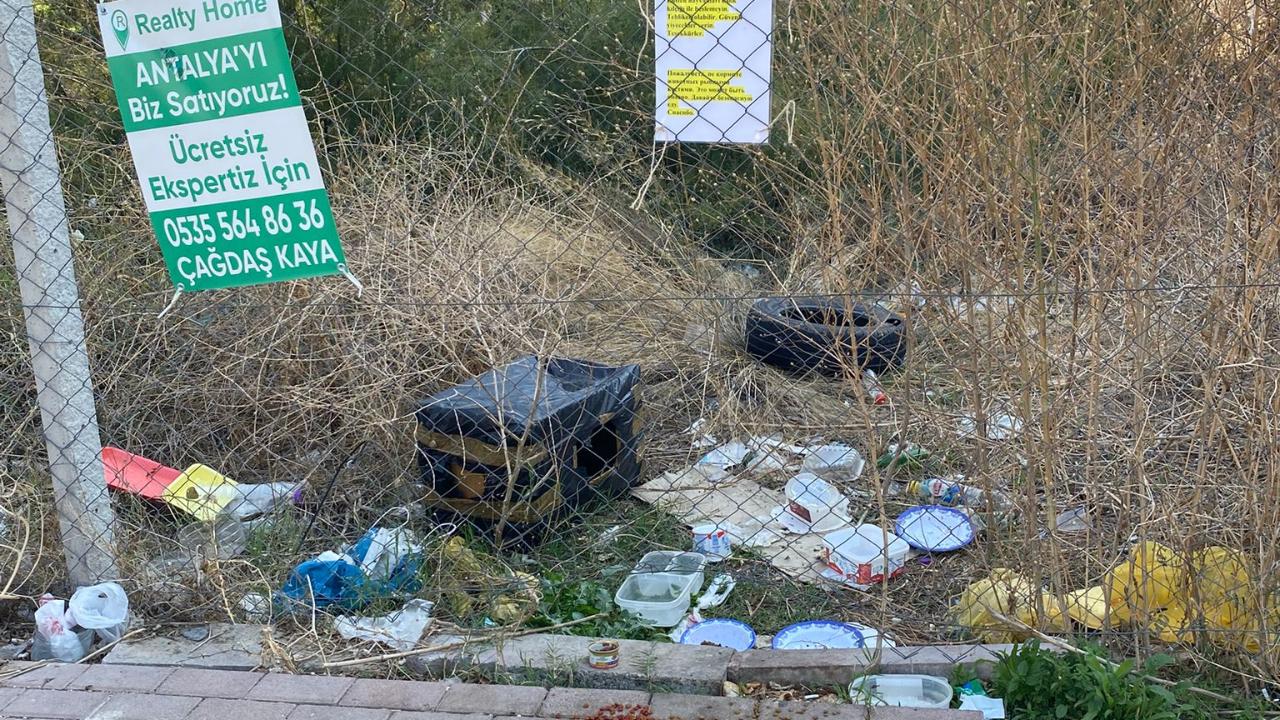 Vatandaşlar Sarısu Mahallesi’ndeki kirli görüntüden şikâyetçi!