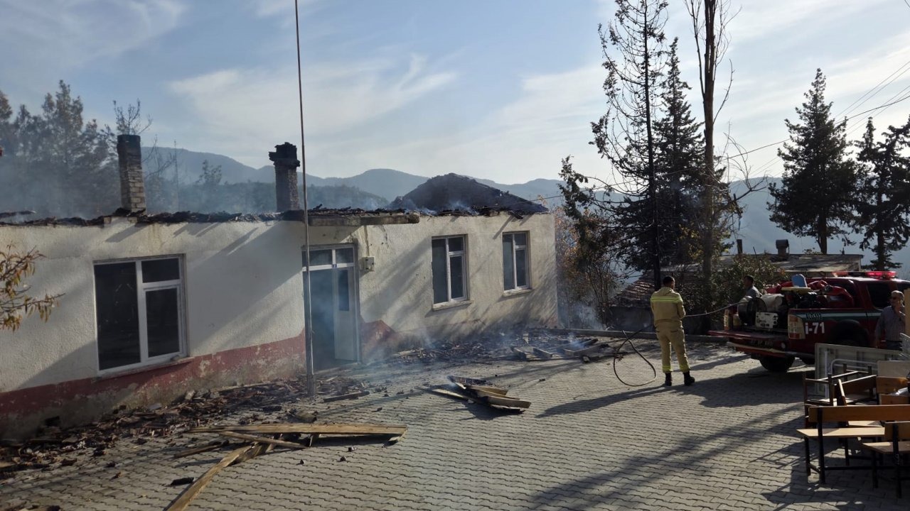 Yangın korkuttu: ekipler 30 dakikada söndürdü