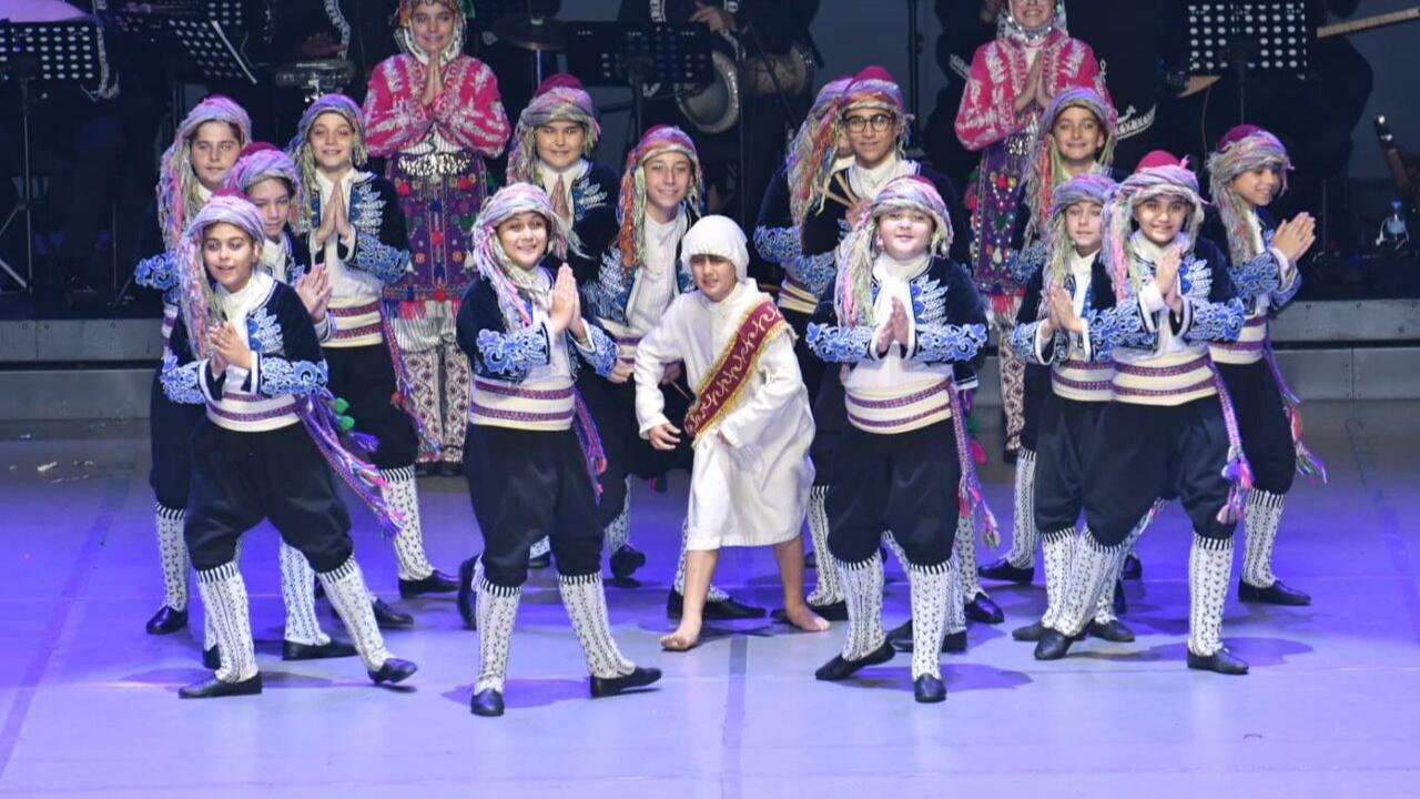 Yörem Halk Dansları minikleri AKM’de sahneyi salladı!