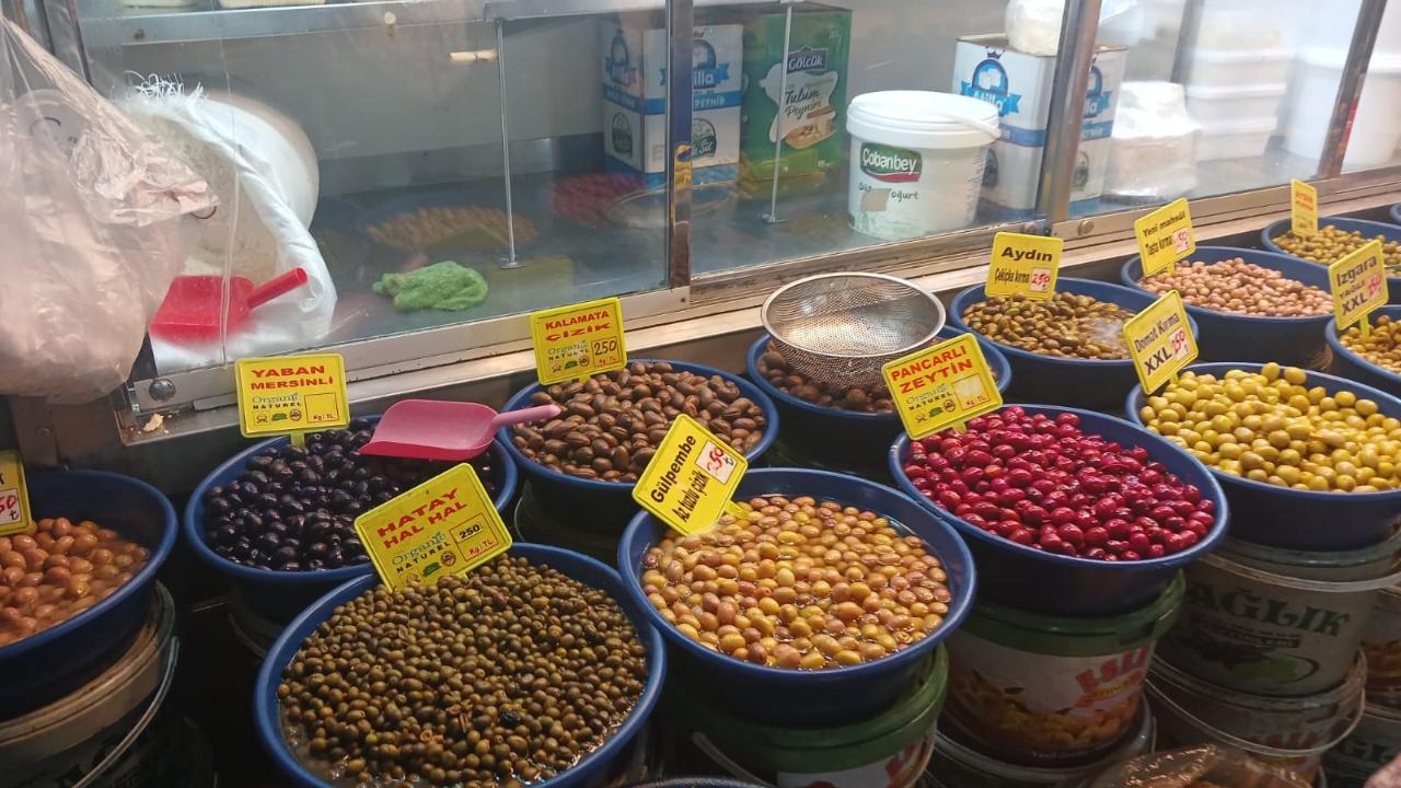 Zeytin birçok çeşidiyle pazar tezgahlarında!