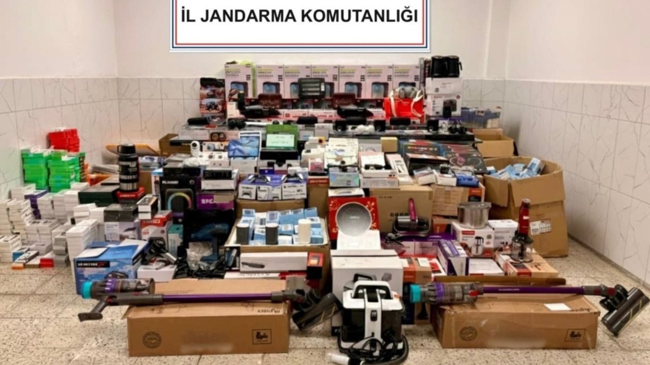 1 milyon 300 bin lira değerinde kaçak elektronik malzeme ele geçirildi