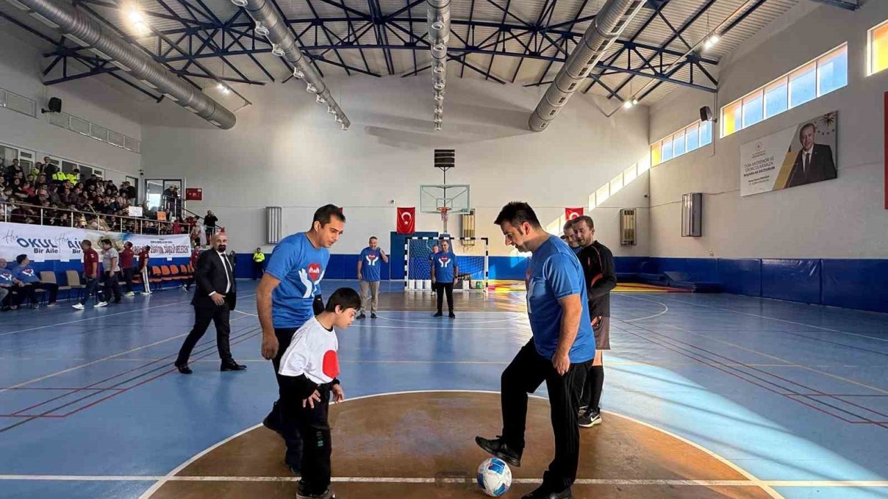 3 Aralık Dünya Farkındalık Günü Gazipaşa’da özel öğrencilerin katılımıyla kutlandı