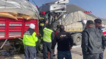 4 TIR zincirleme kazaya karıştı: 1 ölü, 2 yaralı