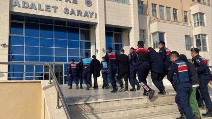 Mersin’de tekneye kaçak sigara operasyonu: 6 tutuklama