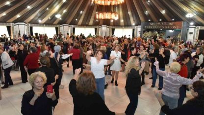 Kepez’den Tazelenme Üniversitesi öğrencilerine kadınlar matinesi