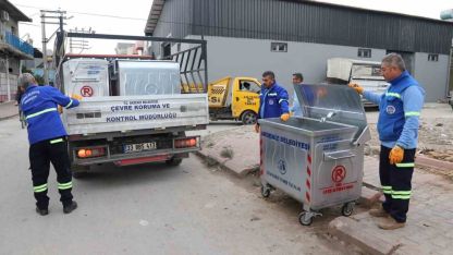 Akdeniz Belediyesi yeni çöp konteynerini mahallelere yerleştiriyor