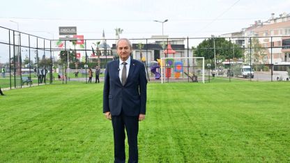 Başkan Kocagöz, çim futbol sahası sözünü yerine getirdi