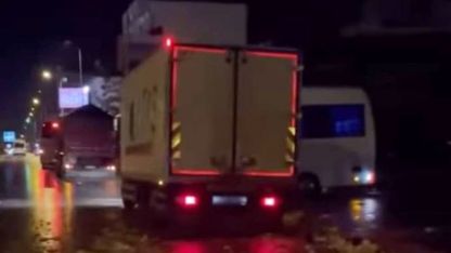 Kazada, 2 kamyon ile otobüste hasar meydana geldi