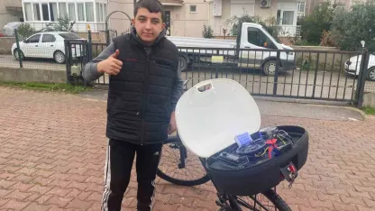 16 yaşındaki özel çocuk Bayram Efe müzik sevgisini bisikletine taşıdı