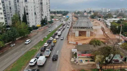 Yapımı devam eden köprülü kavşak inşaatı pideciye takıldı
