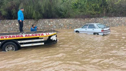 Alanya-Antalya karayolunda araçlar mahsur kaldı