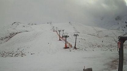 Davraz Kayak Merkezine mevsimin ilk karı düştü bazı noktalarda beyaza bürüdü