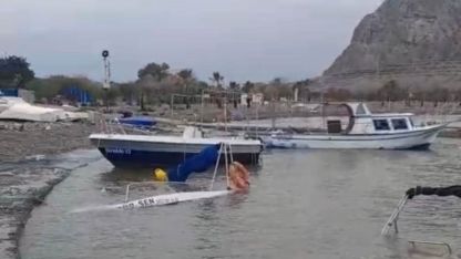 Silifke’de fırtına tekneleri batırdı