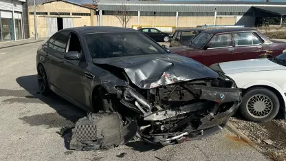 Oto yıkamacının, müşterisinin otomobiliyle yaptığı kaza kamerada