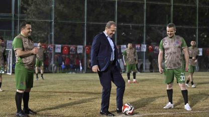 Mersin Büyükşehir Belediyesinin birimler arası futbol turnuvasına start verildi