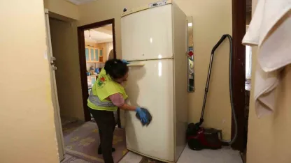 Yalnız yaşayan yaşlı kadına şefkat eli