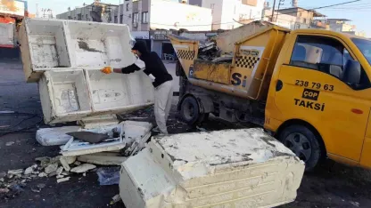 Akdeniz’in sokakları mobilya ve hurda atıklardan arındırılıyor