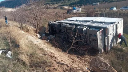 Kamyon sürücüsü yaralandı