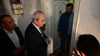 Başkan Kocagöz, evi yanan vatandaşı ziyaret etti