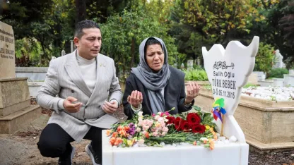 Doğuma 1 gün kala bebeklerini kaybeden gazi ile eşi, tazminat kararı çıkınca mezar taşına sarılarak ağladı